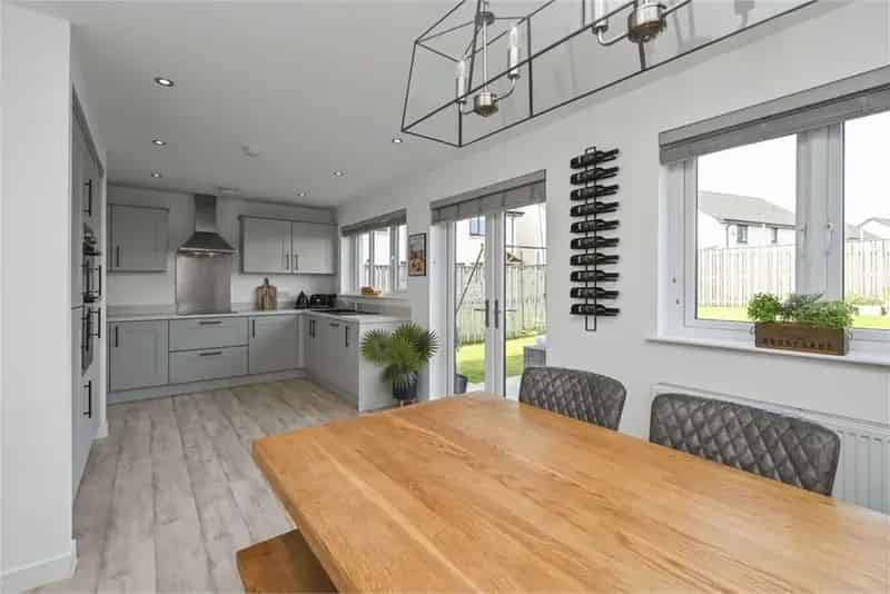 4 Bed Detached House with 1 Reception Room