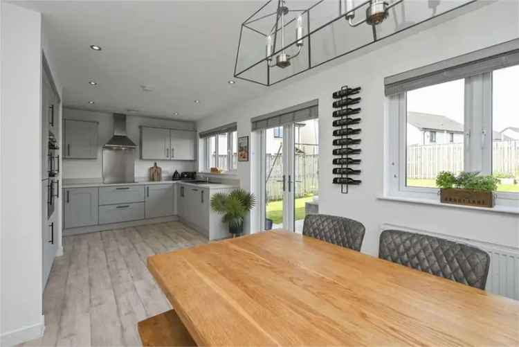 4 Bed Detached House with 1 Reception Room