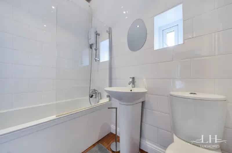 1 Bedroom Apartment for Sale near Brentwood Station