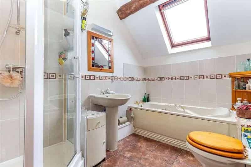 4 Bed Barn Conversion Near Barnt Green