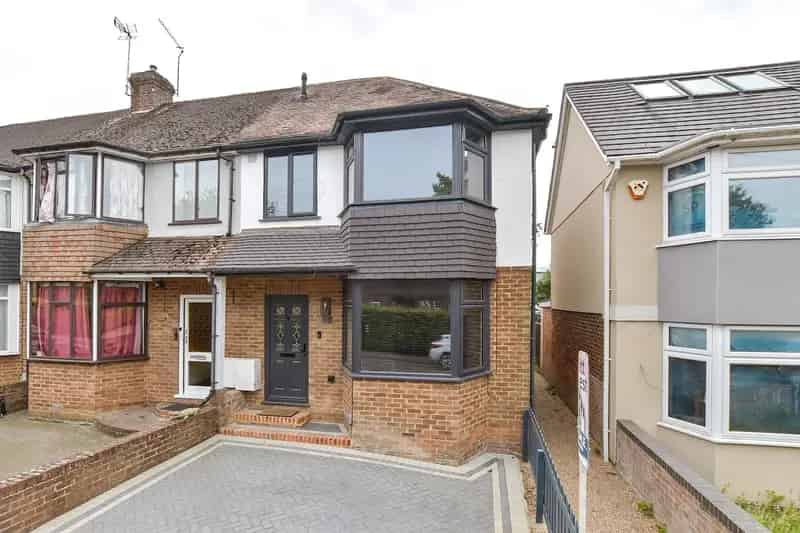 3 Bedroom End Terrace House for Sale Crawley