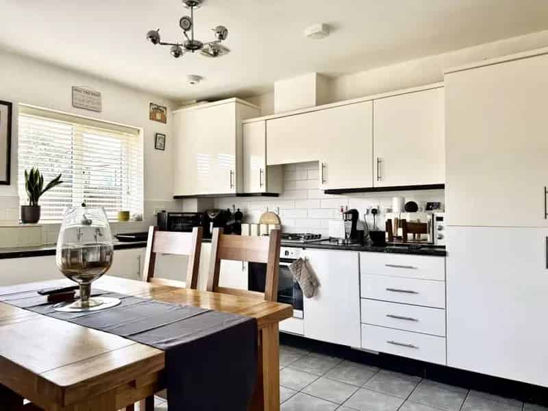 4 Bedroom End Terrace House for Rent in Pype Hayes