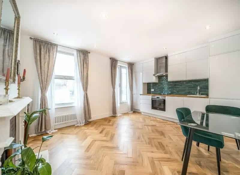 One Double Bedroom Flat Top Floor Roof Terrace Clapham Old Town