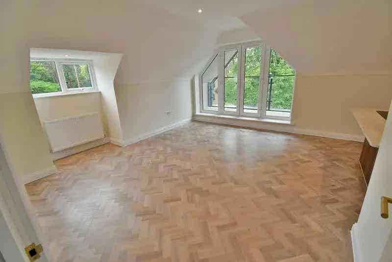 2 Bed Top Floor Apartment For Sale