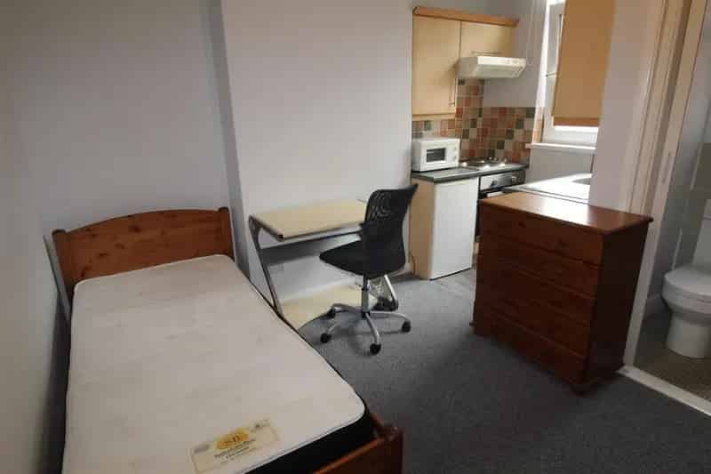 Studio to Rent