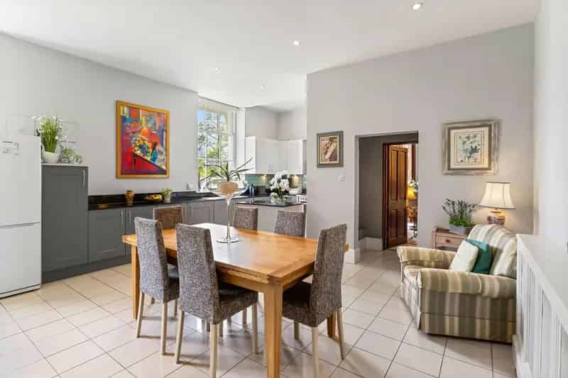 4 Bedroom Mansion Wing, 10 Acres, Near Welwyn North Station
