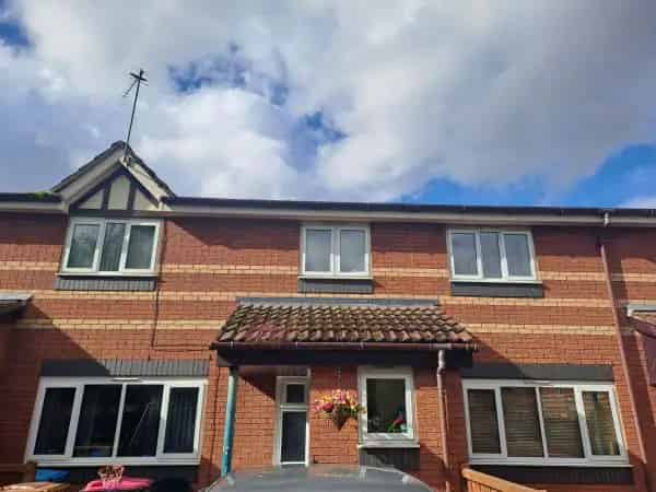 2 Bed Semi Detached House Near Shops and Schools