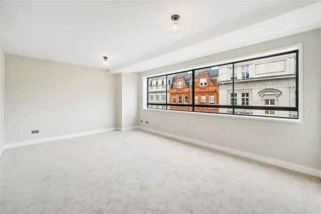 Flat to rent in Harley Street, London W1G