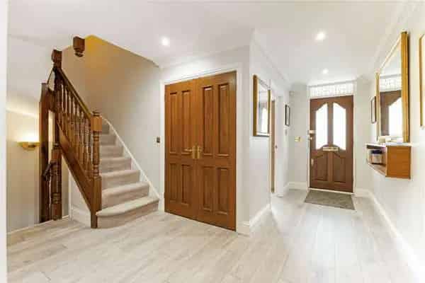 Family Home with Large Garden and Cinema Room