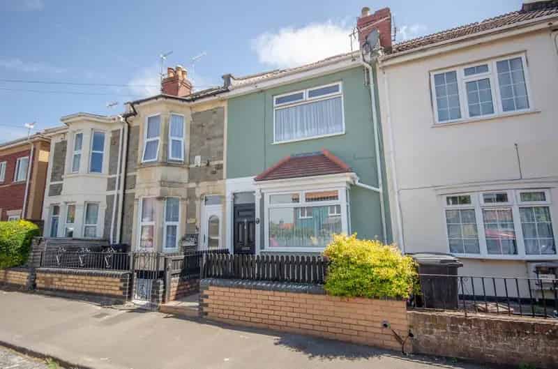 3 Bedroom Terraced House For Sale Near Whitehall Primary School
