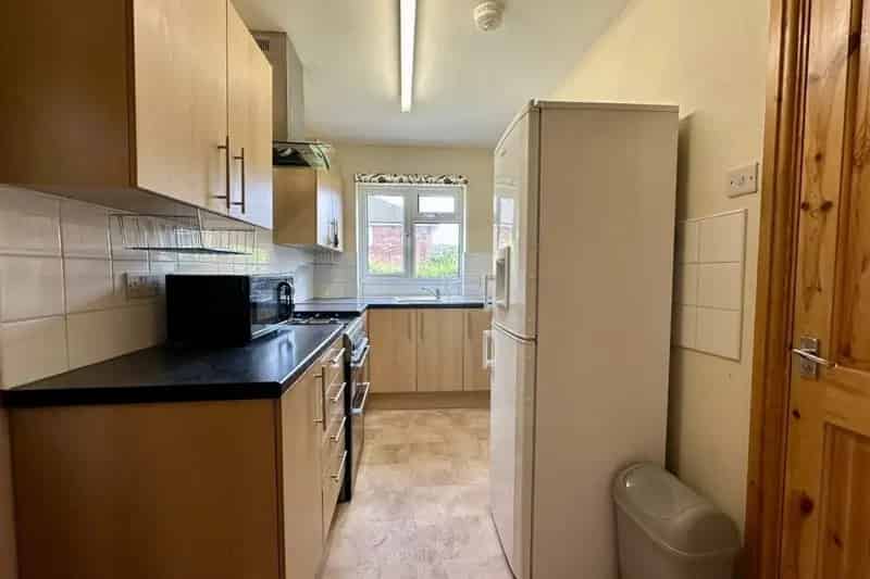 2 Bed Furnished House with Gardens and Driveway Zero Deposit Available