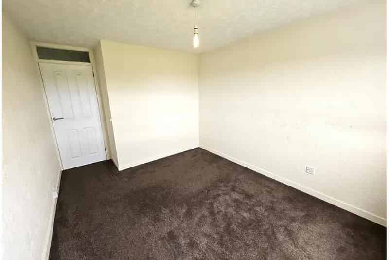2 Bed Flat Fourth Floor Panoramic Views Near Transport Links