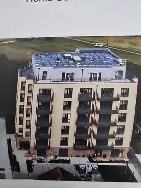 Large 2-Bedroom Flat Near Feltham Station
