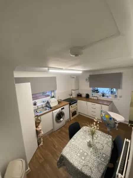 2 Bed Flat Gorleston New Kitchen Parking Gated Garden