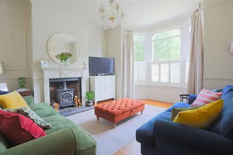 6 bed house for sale