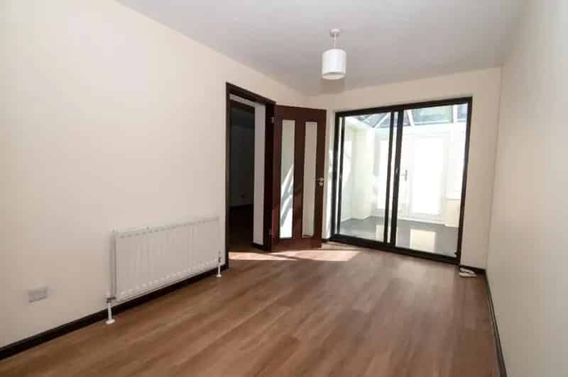 4 Bedroom Detached House Near M3 Junction 7