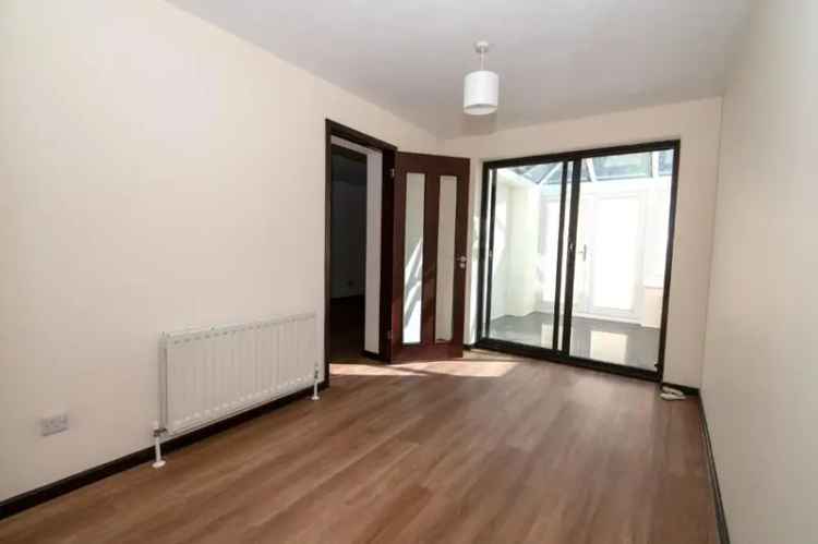 4 Bedroom Detached House Near M3 Junction 7