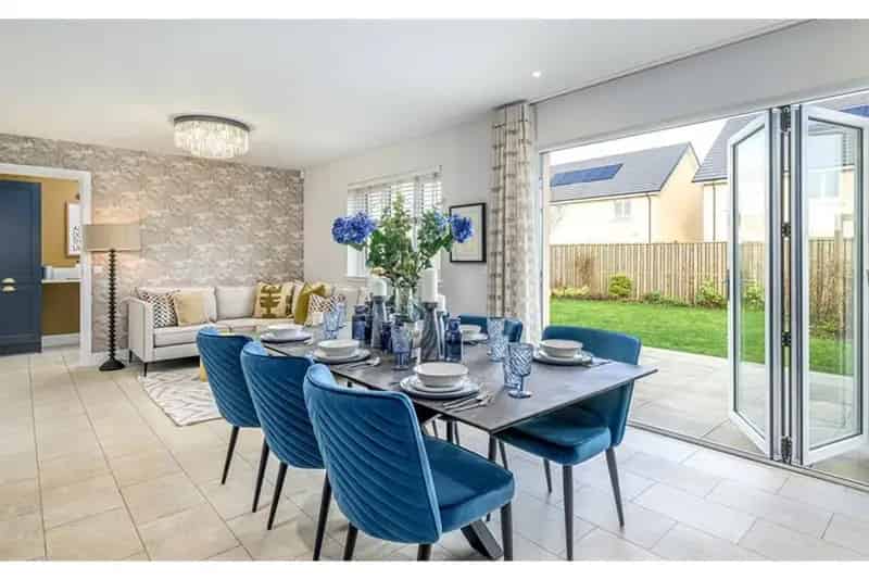 5 Bed Detached House 2 Reception Rooms Family Home