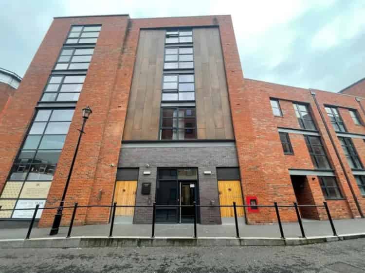 1 Bedroom Furnished Flat Available Mid-May