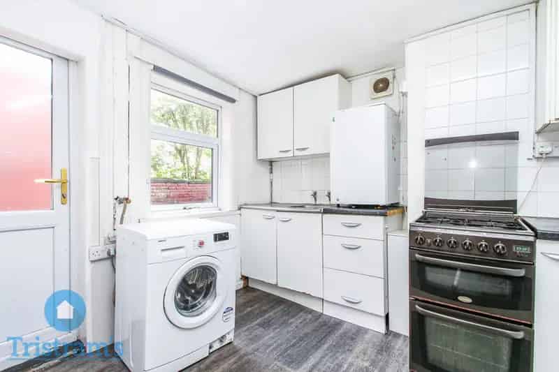 4 Bedroom Semi-Detached House Near NTU and UON
