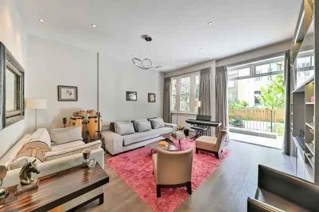 End Terrace House for Sale in Chelsea SW10