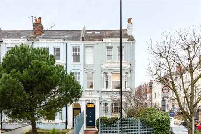 Semi Detached House for Sale in Upper Richmond Road London SW15