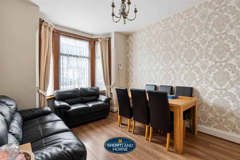 4 Bedroom Extended Mid Terrace House For Rent