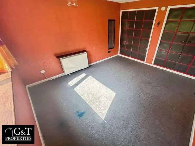 1 Bed Flat for Sale - Spacious Ground Floor Apartment with Parking
