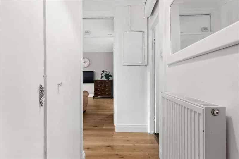 1 Bed Flat for Sale in Clapton E5 - Balcony, Concierge, Great Transport