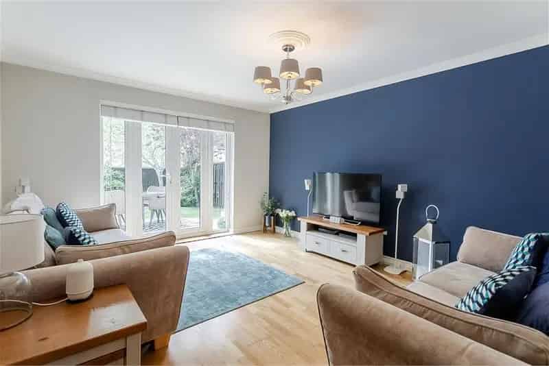 4 Bed Detached House with Garage and Gardens