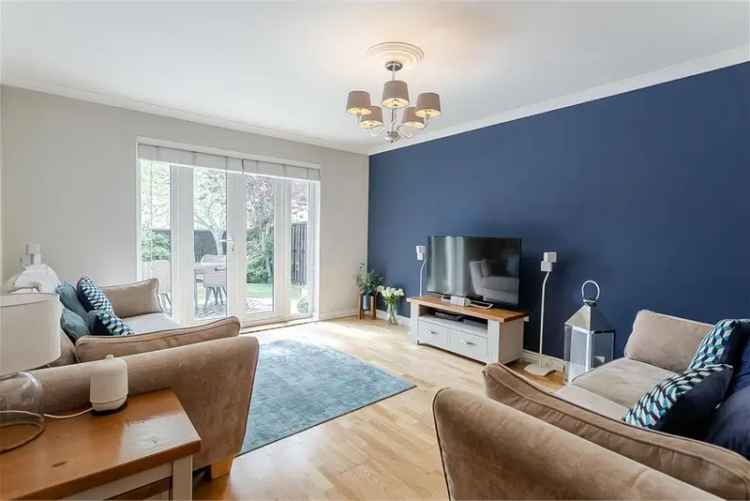 4 Bed Detached House with Garage and Gardens