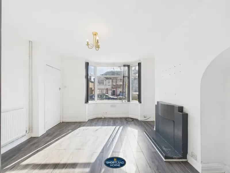3 Bedroom End Terrace House to Rent