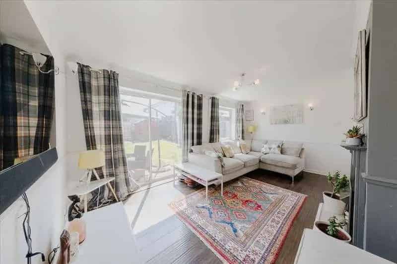 3 Bed Semi-Detached House for Sale with Garage