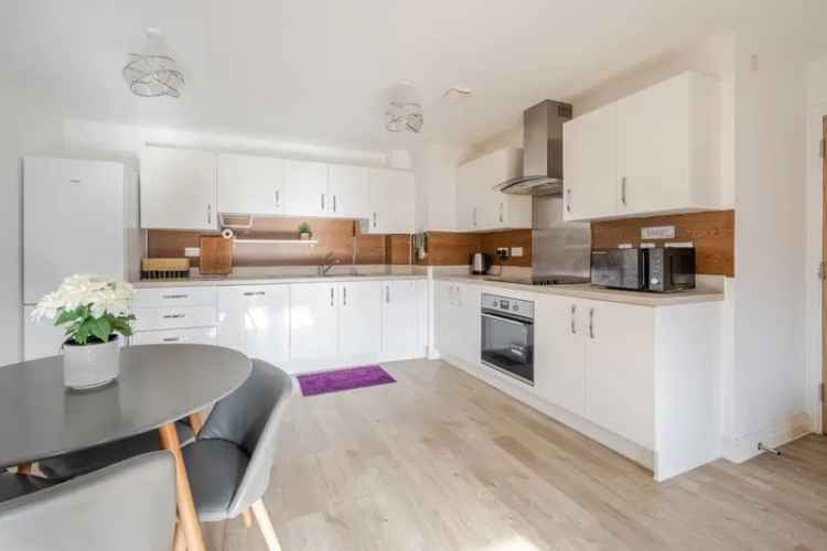 2-Bedroom Apartment Near Maidenhead Train Station
