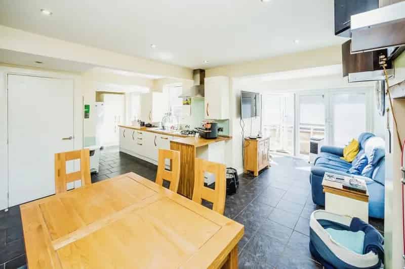 3 Bedroom Semi Detached House Dewsbury West Yorkshire