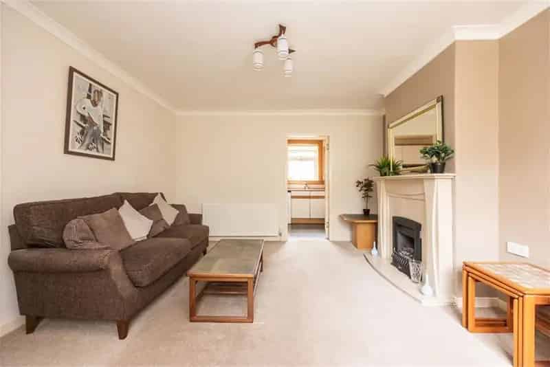 2 Bed Semi Detached House with Garden - Ideal for Families