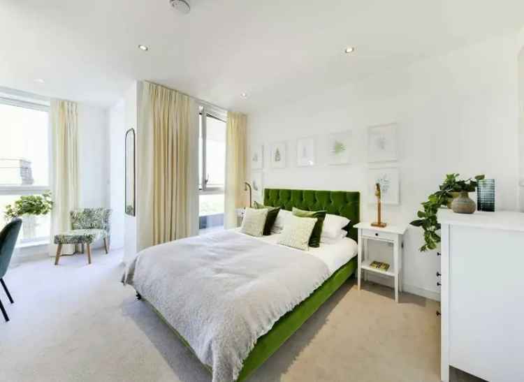  For Sale in 38-40, Glenthorne Road, London, England