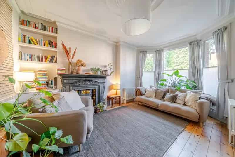 Exceptional 1094 sq ft Stroud Green Garden Flat
