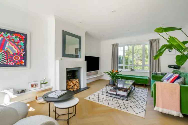 3 Bedroom House For Sale in Guiseley Tranmere Park