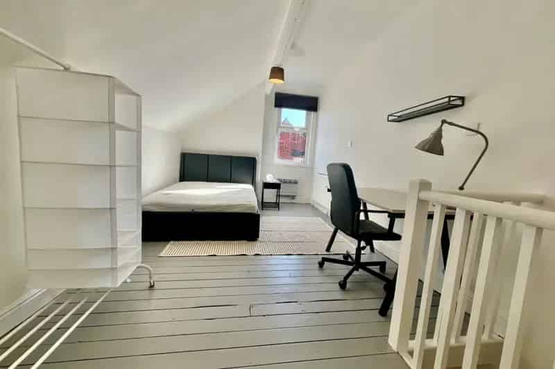 2-Bedroom Furnished House in Hyde Park Leeds - Zero Deposit Available