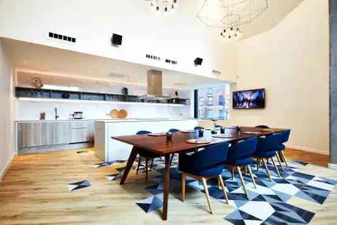 75m² 1 Room Flat Manchester - Open Plan, Smart TV, Ensuite