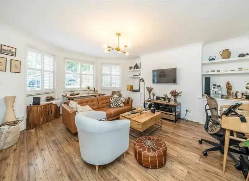 2-Bedroom Garden Flat Near Westcombe Park Station