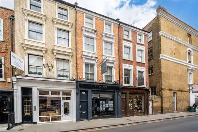 Flat for Sale in Holland Street London W8