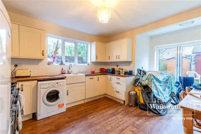 2 Bedroom Bungalow Southbourne Detached Garage Off Road Parking