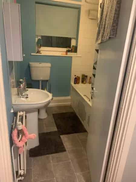 1 Bedroom Top Floor Flat New Flooring Decorated