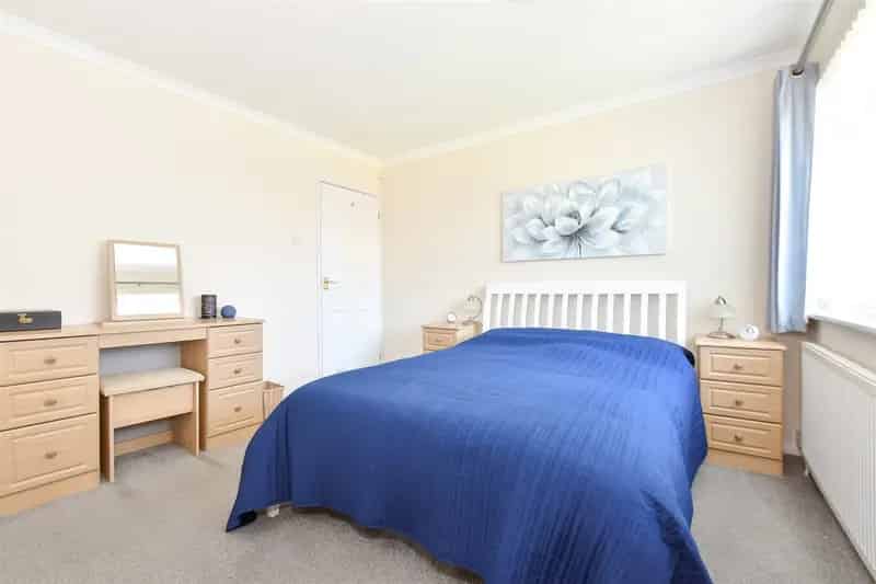 2 Bedroom Detached Bungalow for Sale in Shorwell