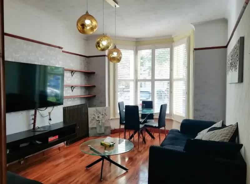 1 Bedroom Flat for Sale in Westcliff