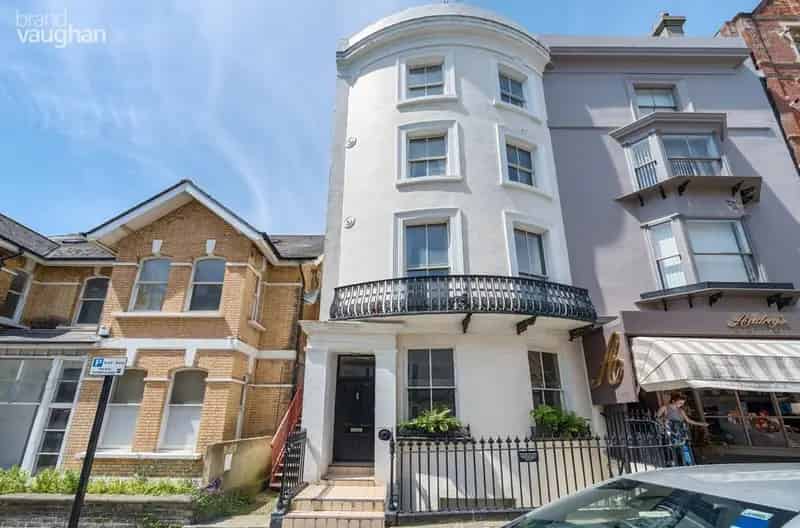 2 Bedroom Flat for Sale