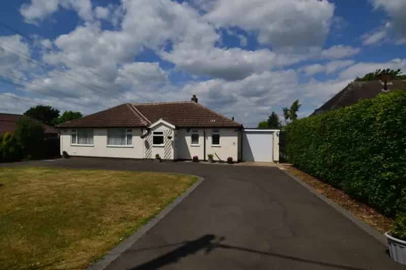3 Bedroom Detached Bungalow For Sale Near Grantham
