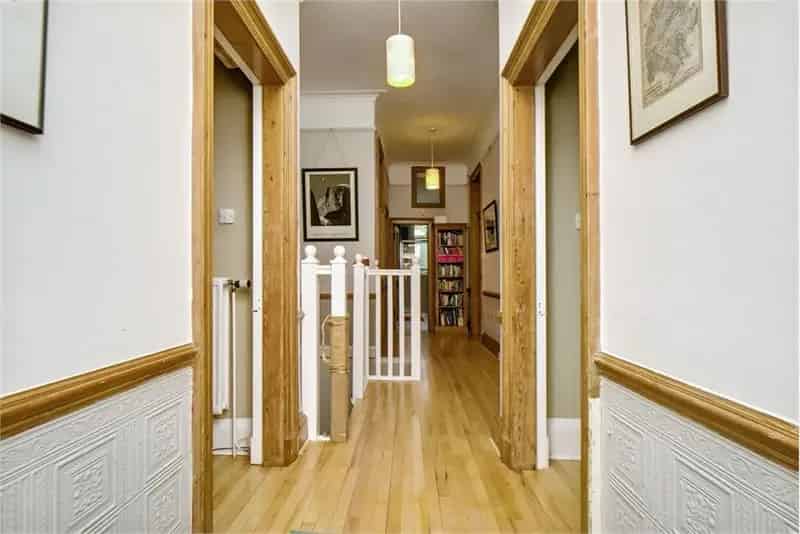 5 Bed Flat Maindoor with 2 Reception Rooms and Private Garden